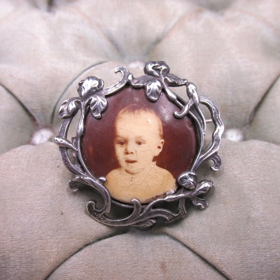 BROCHE PORTE PHOTO fin XIX Art Nouveau 1900 plaqué Or et nacre EUR 20