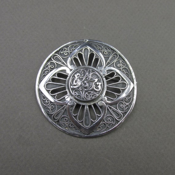 Broche Ancienne En Argent Avec écriture/calligraphie Arabe - Occasion Bon état