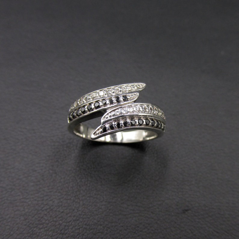 Silver woman ring 925 black and white stones size 52