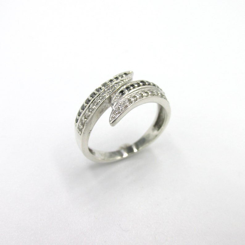 Silver woman ring 925 black and white stones size 52