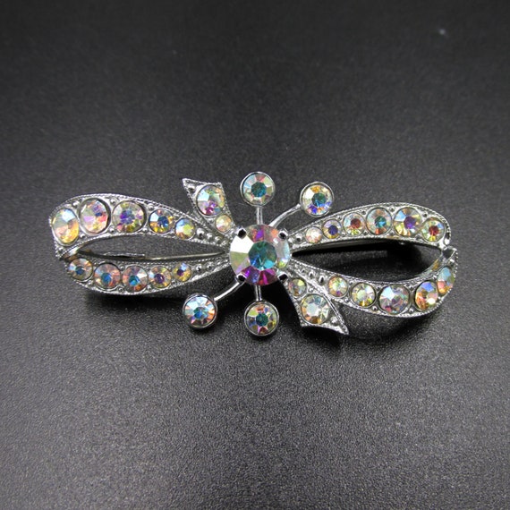 Vintage knot brooch in chrome metal and rainbow-c… - image 4