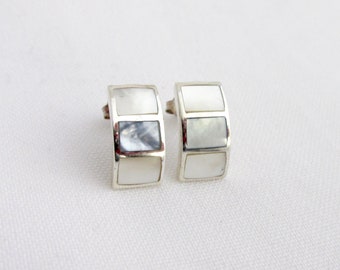 Boucles d’oreilles en argent 925 et inserts rectangulaires de nacre blanche et bleue