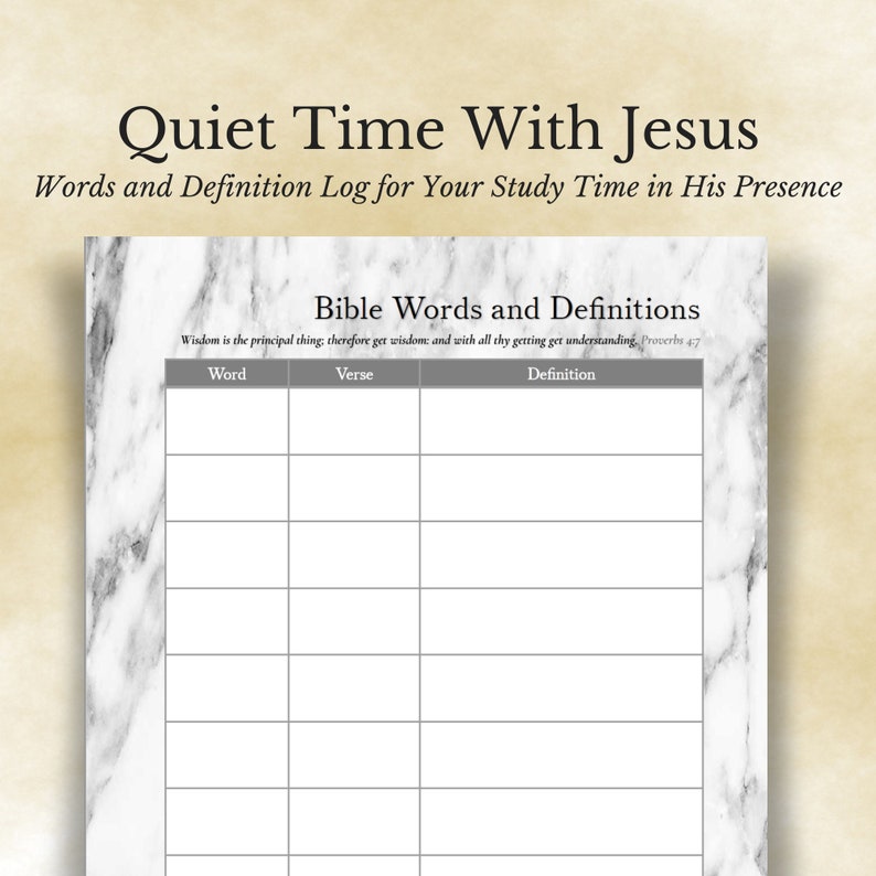 Puede incluir: Una p&aacute;gina de diario con un patr&oacute;n de m&aacute;rmol, con el t&iacute;tulo "Quiet Time With Jesus" y el subt&iacute;tulo "Registro de palabras y definiciones para tu tiempo de estudio en Su presencia". Incluye una secci&oacute;n para "Bible Words and Definitions" con columnas para Palabra, Verso y Definici&oacute;n.