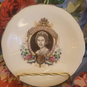 Queen Elizabeth II Silver Jubilee Commemorative Plate, 1977