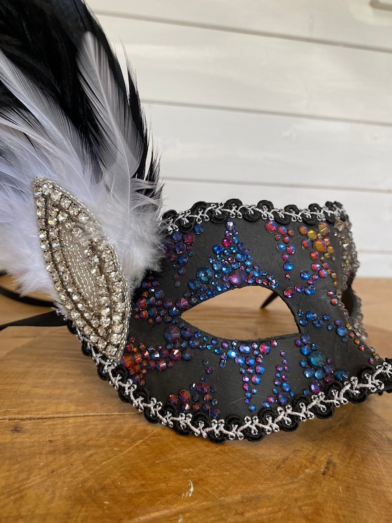 Masquerade Ball Masks Costume, Rhinestone Face Mask, Venetian Mask with Peacock Feathers Ivory / Ivory