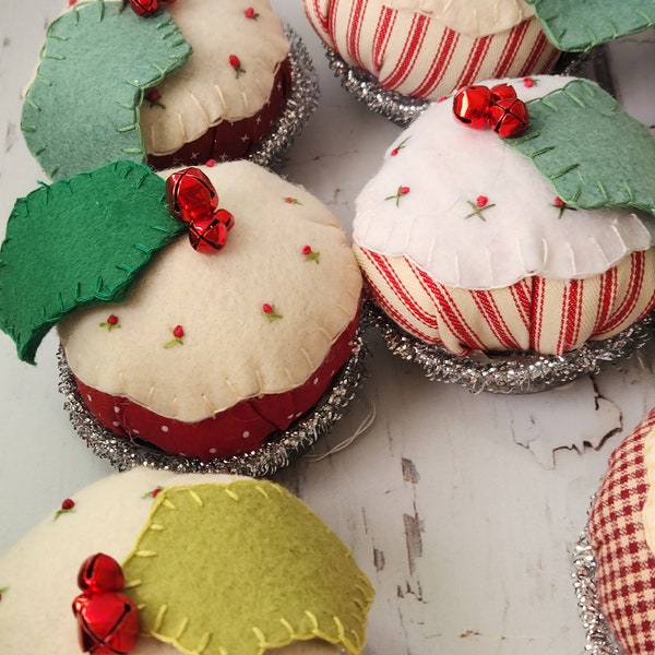 Fabric Christmas Pudding Cakes in vintage canning lid for tabletop decoration, Tiered Tray, tray display Holiday Farmhouse Decor