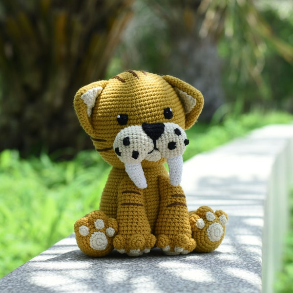 Säbelzahntiger gehäkelt - Smilodon Tiger Amigurumi - Tiger Stofftier Handmade