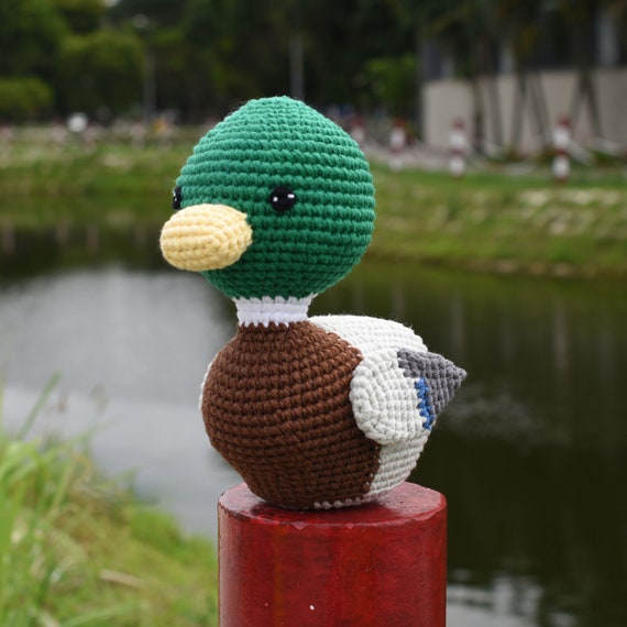 アヒル　ブローチ　編みぐるみ　ハンドメイド アクセサリー アヒルブローチ編みぐるみハンドメイド アクセサリー