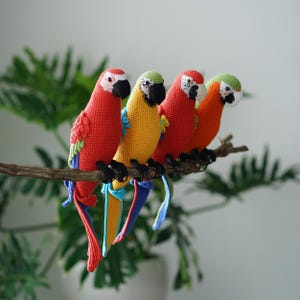 Crochet Macaw Parrot Bird - Colorful Amigurumi Parrot Birds – Handmade Tropical Bird Decor – Jungle Animal Toy