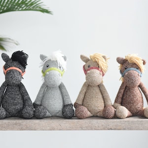 Gehäkeltes Pferd Amigurumi: Handgemachtes Spielzeug aus Jeans Garn