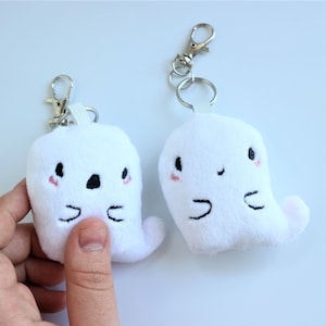 Ghost squishy keychains Halloween ghosts mini plush keychain for woman charm accessories Halloween decor party favor gift ideas teen boo