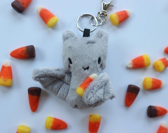 Handmade Mini Bat Plush Keychain: Halloween Decor & Party Favor Bag Charm