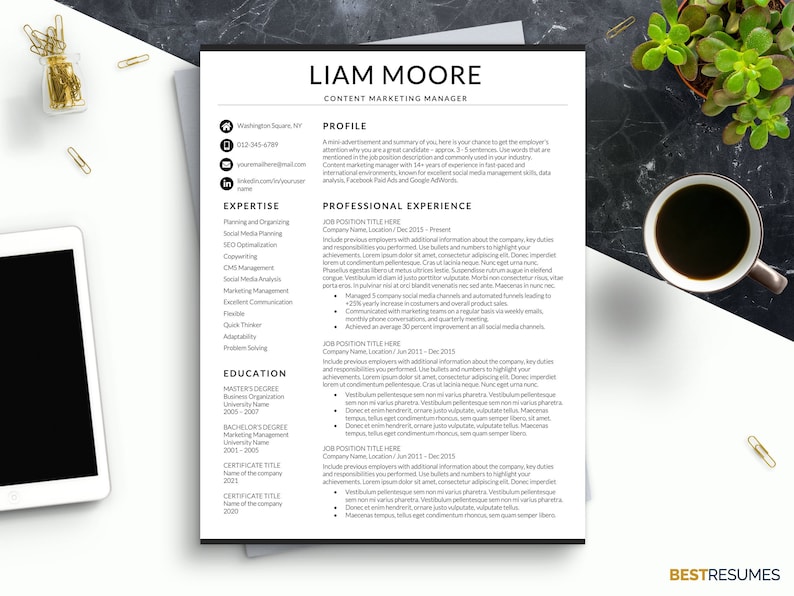 Puede incluir: Una plantilla de curr&iacute;culum vitae en blanco y negro con el nombre Liam Moore y el t&iacute;tulo Content Marketing Manager. El curr&iacute;culum incluye informaci&oacute;n de contacto, una secci&oacute;n de perfil, experiencia, experiencia profesional y educaci&oacute;n.
