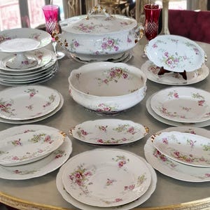 フランス製　Limoges ROSE DE LIMOGESディナープレート ペア Reserved Item - French Limoges Dinner Set With Pink Flowers