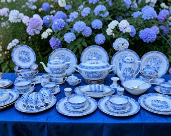 Chinoiserie blåvit middags- och teservis, 64 delar bayerskt porslin med guldkant, bröllopspresent