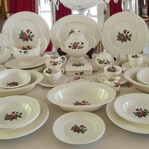 Wedgwood of Etruria & Barlaston MOSS ROSE - 109 pieces - dinner and tea service, Wedding gift, Anniversary gift