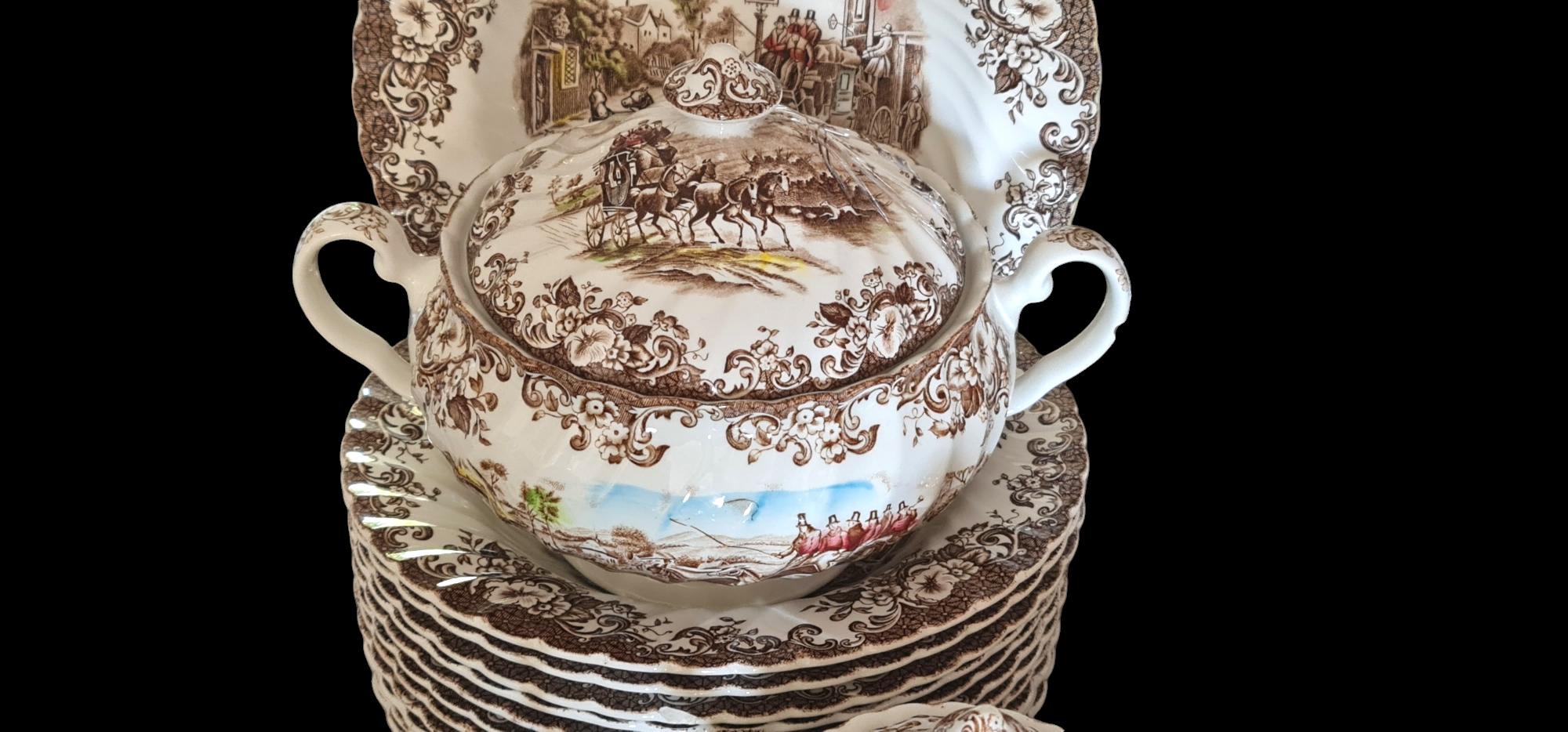 イギリスの骨董　コーチャセット カントリーホームのヴィンテージ英国製ディナー＆ティーセット