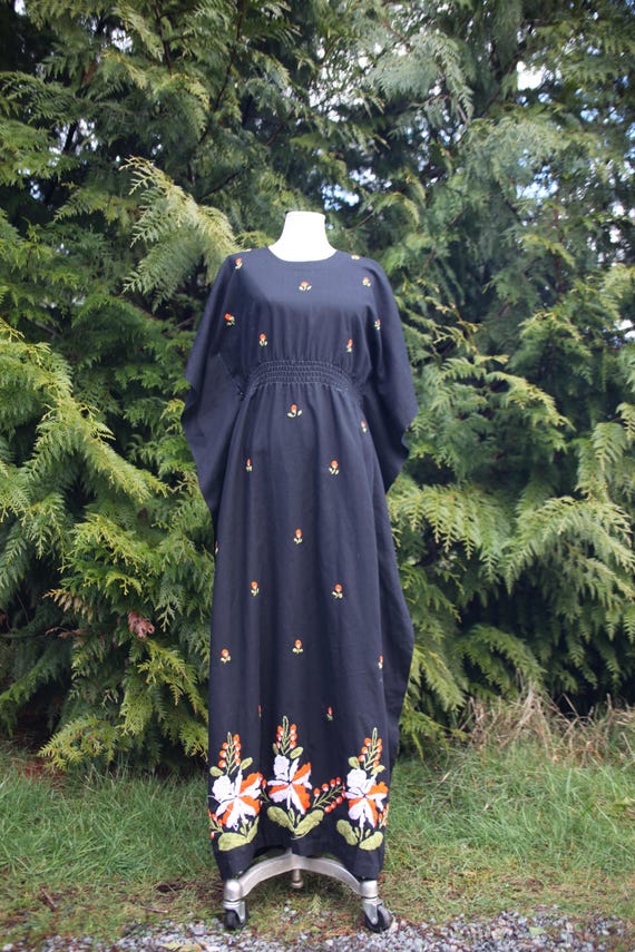 70s Vintage Embroidered Bohemian Folklore Kaftan