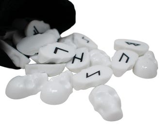 Skull Elder Futhark Rune Set