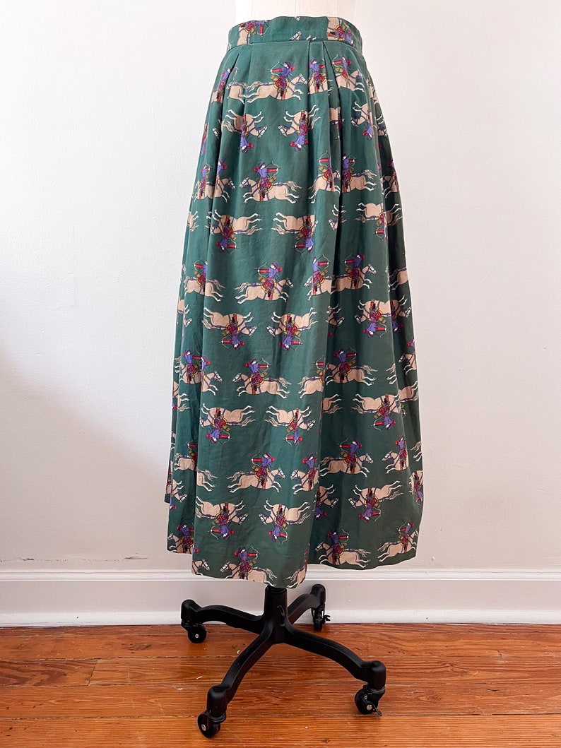 80s 90s British Khaki Horse and Archer Print Forest Green Midi Jupe Taille M image 4