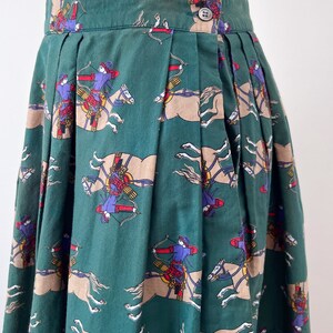 80s 90s British Khaki Horse and Archer Print Forest Green Midi Jupe Taille M image 2