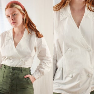 80s 90s Edwardian Style Crochet Lace Collar Blouse Size M Vintage 1980s 1990s White Romantic Victorian Style Double Breasted Button Top image 1