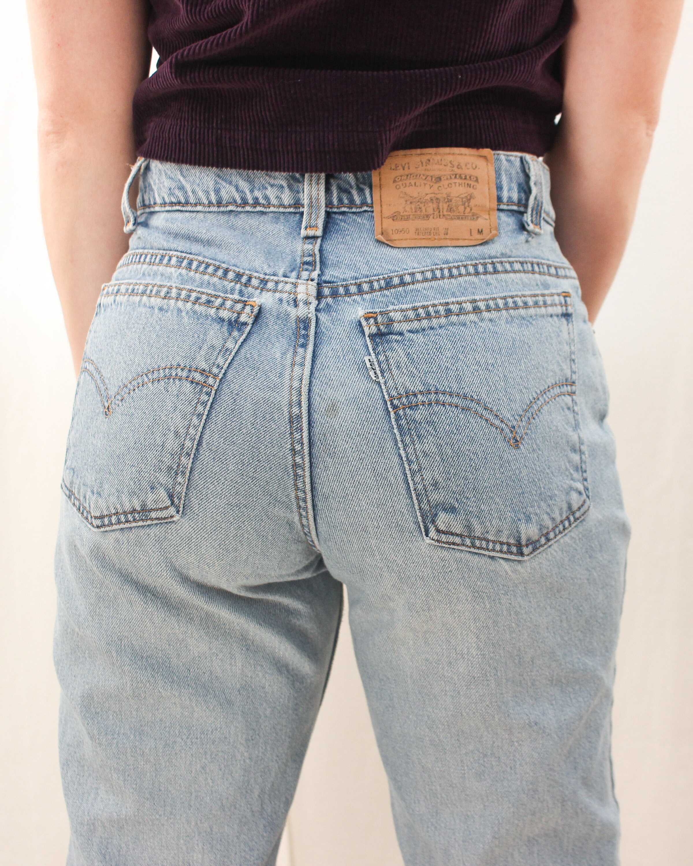 levi's white tab
