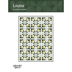 Könnte beinhalten: Ein Quilt-Muster mit dem Titel Louisa von Suzanne Jackman, das ein sich wiederholendes geometrisches Sterndesign in den Farben Dunkelgrün, Hell-Salbeigrün, Weiß und Blassgelb zeigt. Das Layout besteht aus einem vier mal vier Blockraster.