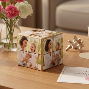 Gepersonaliseerde fotokubus voor moeder, aangepast fotoblok met maximaal 11 afbeeldingen, handgemaakt Moederdagcadeau, aandenken met gegraveerde standaard