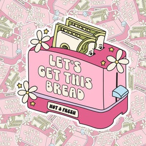 Könnte beinhalten: Ein pinkfarbener Aufkleber mit einem Cartoon-Toaster mit dem Text "LET'S GET THIS BREAD". Der Toaster hat Geld, das herausspringt, mit Blumen und Sternen als Dekoration. Die Worte "HOT & FRESH" sind ebenfalls sichtbar.
