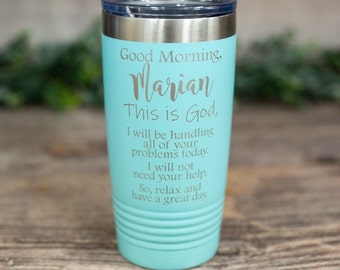 Buenos días, soy Dios, personalizado con nombre: regalo religioso grabado, regalo de iglesia personalizado, taza de viaje con mensaje de fe, taza de regalo cristiana