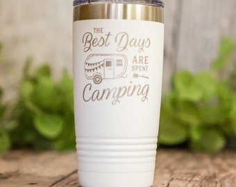 Die besten Tage werden Camping verbracht - Gravierter Camping Becher, Camping Reisebecher, Camping Geschenk, Happy Camper Cup, Camping Camp Becher