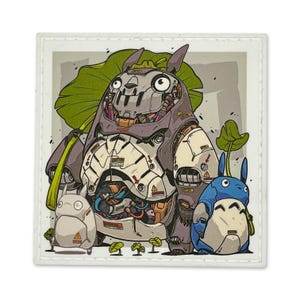 Pode incluir: Impressão de arte quadrada com uma ilustração estilizada de uma criatura robótica grande com um guarda-chuva de folhas, acompanhada por duas criaturas menores. O design incorpora detalhes mecânicos, com uma paleta de cores cinza, roxo e branco.