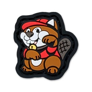 Peut inclure: Écusson de style dessin animé représentant un castor brun portant un chapeau et une écharpe rouges, avec une cloche dorée autour du cou. Le castor est sur un fond noir.