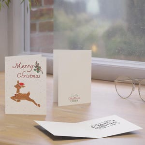 Tarjetas de felicitación navideñas de reno en juegos de 1, 10, 30 y 50. Papelería navideña personalizada con sobres. Acabado mate o brillante.