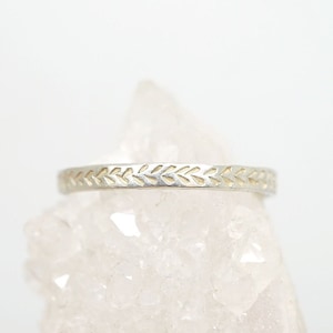 Silver wedding ring-Unique wedding ring-Minimalist Wedding Ring-Silver feather ring-Bohemian feather ring-Filigree wedding band-Gift for Her