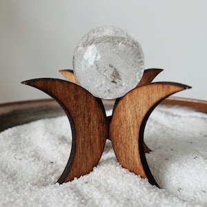 Support de sphère de lune en bois: support en bois naturel, support en bois pour sphère de cristal, sculpture de lune, cadeau spécial, décor de cristal