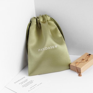 100pcs logo print custom drawstring bag, satin dust bags, thin silk package pouches, clothing & shoe bags hair packaging bags green gift bag