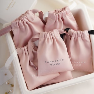 50pcs Personalized Dense silk satin drawstring bag custom jewelry package with Logo printed dust bags wedding favor bags cosmetics bags Pink