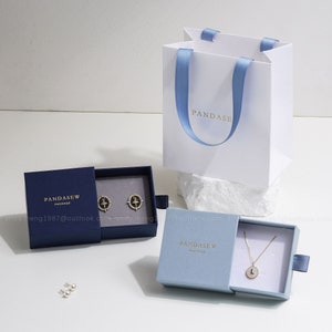50 stks 8 x 8 x 3,5 cm sieradendoos marineblauw op maat gemaakte doos gepersonaliseerd logo ketting oorbellen ring sieraden verpakking beste ladedoos te koop