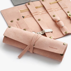 10 pezzi, 27 x 20 cm Personalizza portagioielli da viaggio in microfibra con logo Organizer per gioielli Rotolo per orecchini Anello Collana Rotolo per gioielli da viaggio