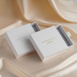 50 set 9*9*2,5 cm Scatola di carta con sacchetto, biglietti, panno per lucidatura argento con logo personalizzato, confezione di gioielli personalizzata