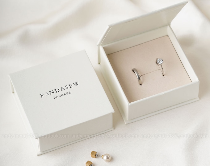 50pcs 8*8*3.5cm Paper box custom necklace ring box with microfiber sponge personalized logo jewelry package bulk flip cardboard magnetic box