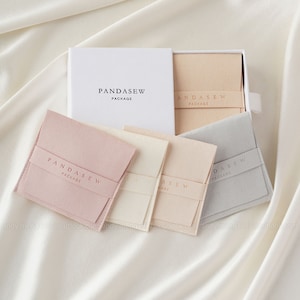 50pcs Microfiber custom jewelry packaging with logo, banner pouch to store necklace and bracelet, high quality jewelry pouch debossing logo