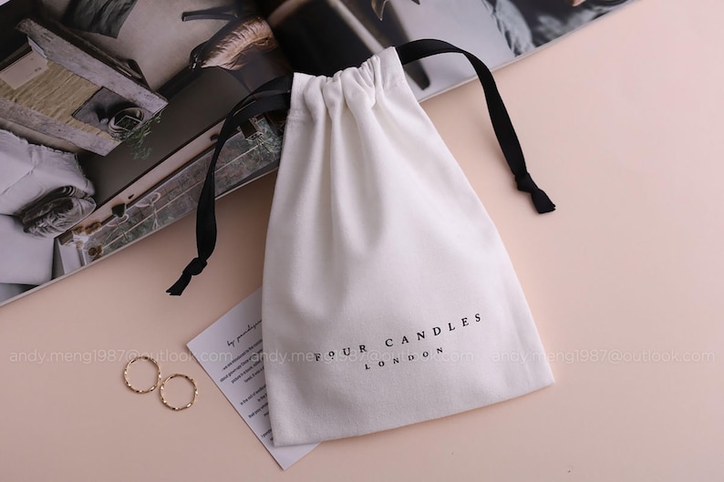 50 pochettes d'emballage de bijoux personnalisés 8 onces sacs en toile de coton avec logo personnalisé bijoux pochettes pour boucles d'oreilles sacs pour collier beige Blanc