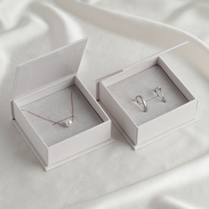 50pcs White Paper box custom jewelry box personalized logo packaging box necklace earrings package bulk drawer cardboard box Flip 8*8*3.5 cm