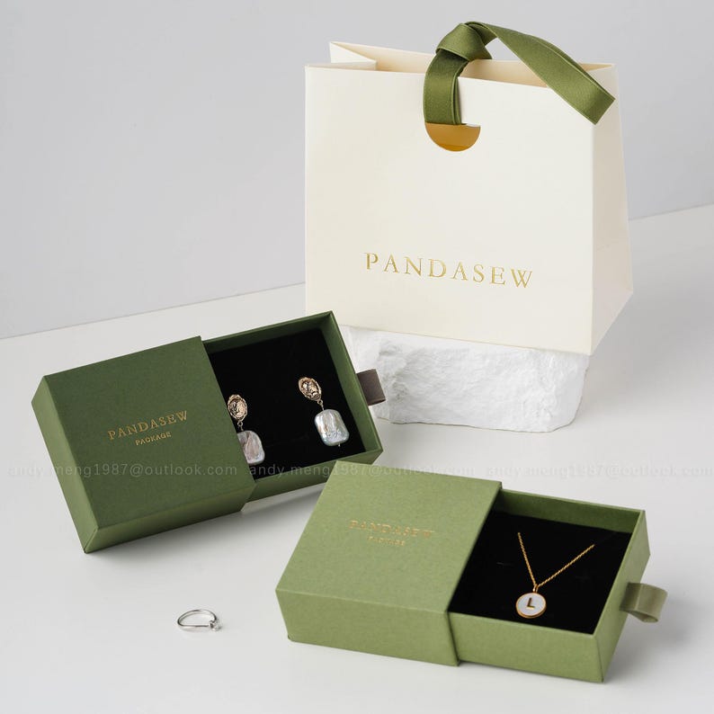 Paper bag with jewelry box set customized