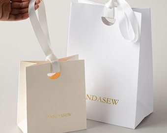 50pcs Vertical Paper Gift Bag Packaging Custom Logo with Removable Ribbon Handle