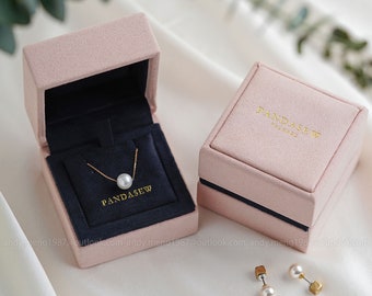25pcs 6.5*6.5*5.5cm custom microfiber jewelry packaging box with logo: Pink