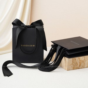 50pcs A1YS Paper bag black custom jewelry package bag bow tie tote bag with Logo personalized logo shopping hand-holder Paper Bag
